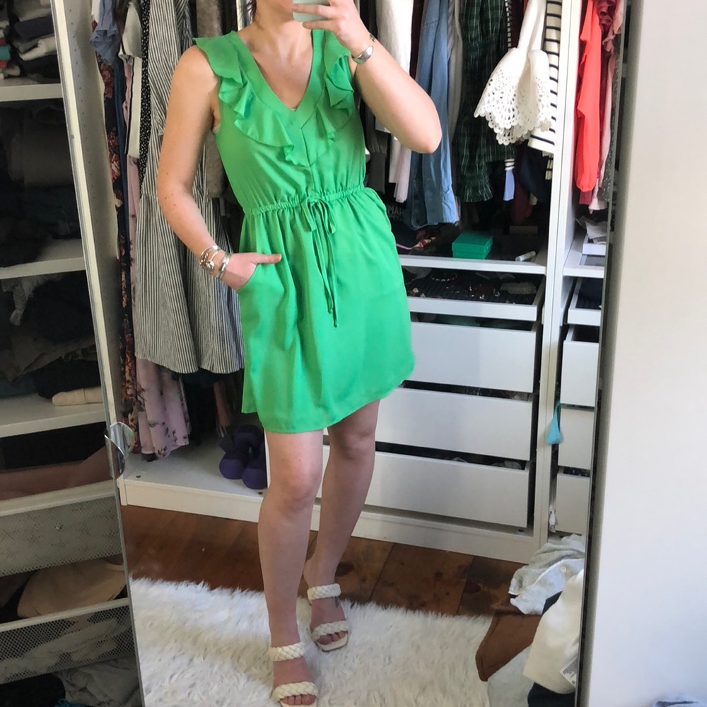 Vibrant Light Green V-neck Ruffle Dress w/ Pockets knee length Small. Work wear
